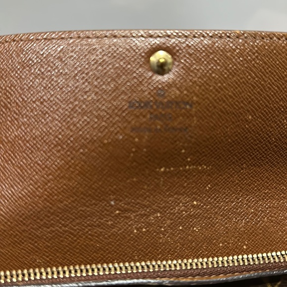 Luis Vuitton Monogram Wallet. - Picture 6 of 17